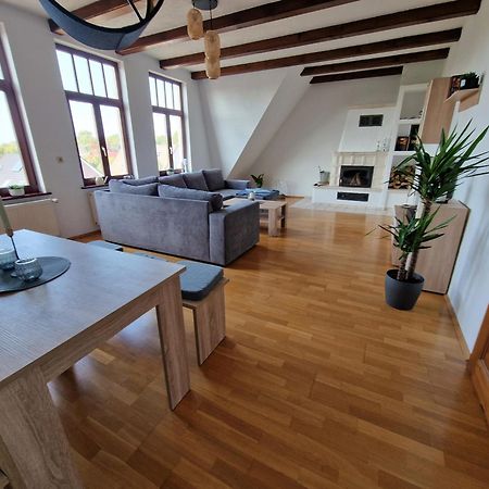 98Qm Wohnung Im Villenviertel - Voll Ausgestattet Mit Balkon Und Kamin - Wlan Gratis วิลเฮล์มฮาเฟน ภายนอก รูปภาพ